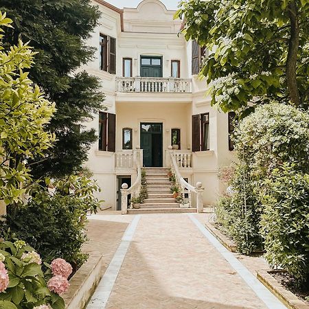Seven Cafe & Hotel Pogradec Exterior foto