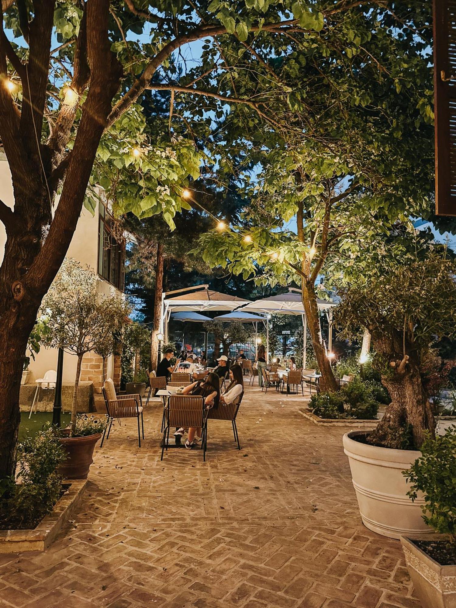 Seven Cafe & Hotel Pogradec Exterior foto