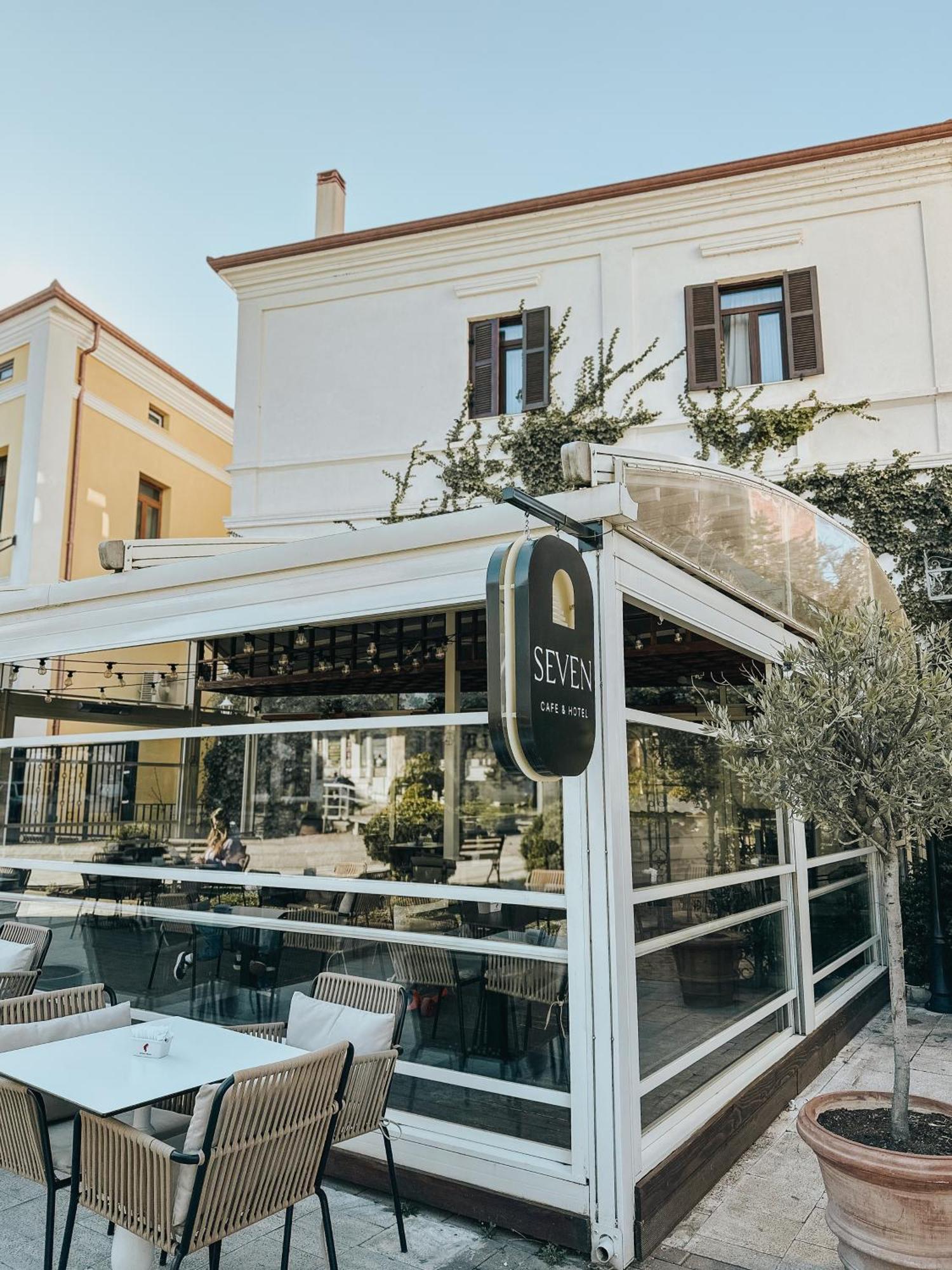 Seven Cafe & Hotel Pogradec Exterior foto