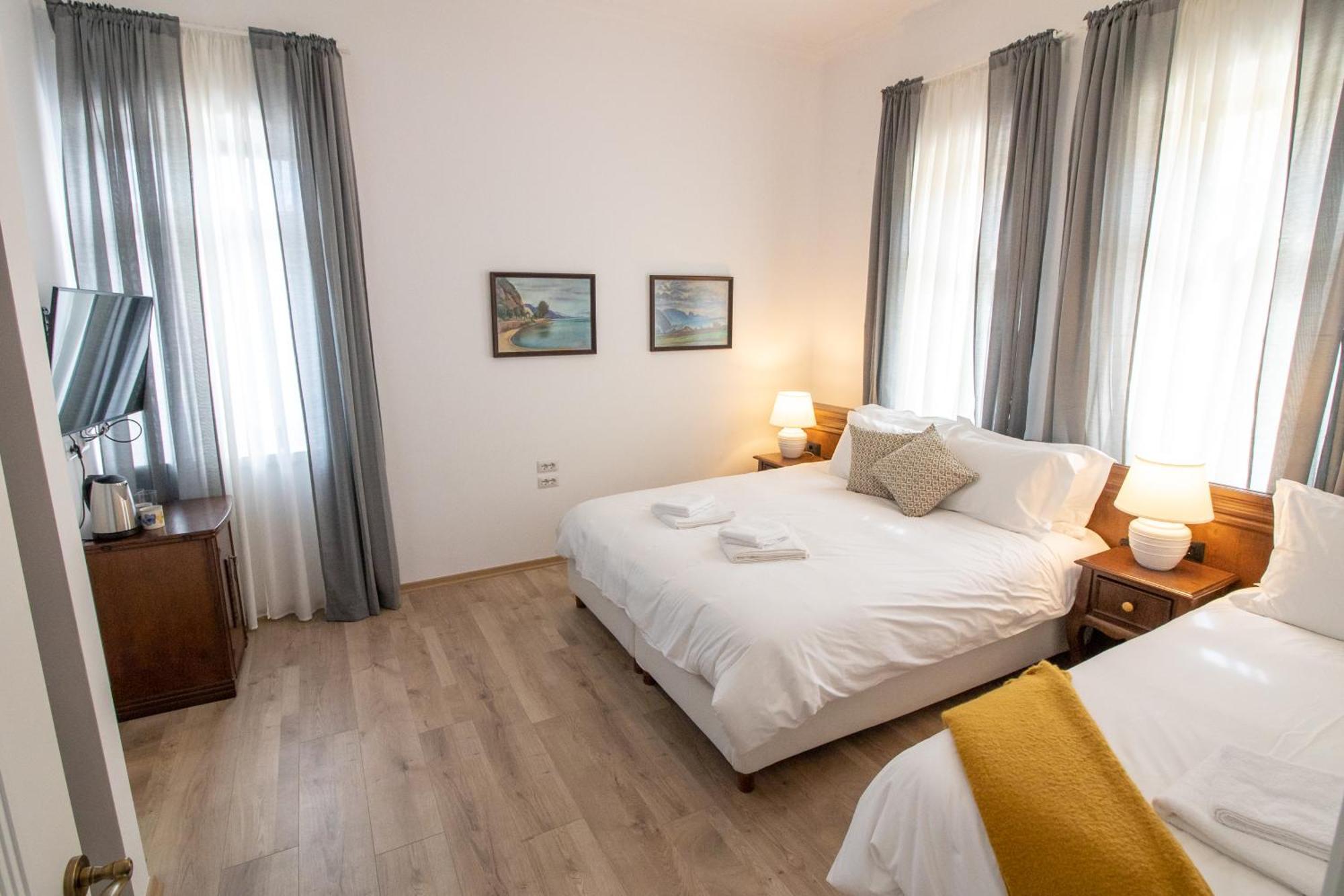 Seven Cafe & Hotel Pogradec Exterior foto