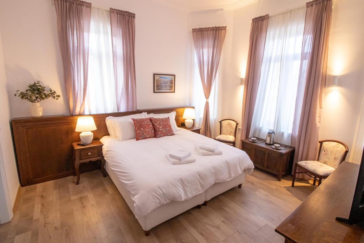 Seven Cafe & Hotel Pogradec Exterior foto