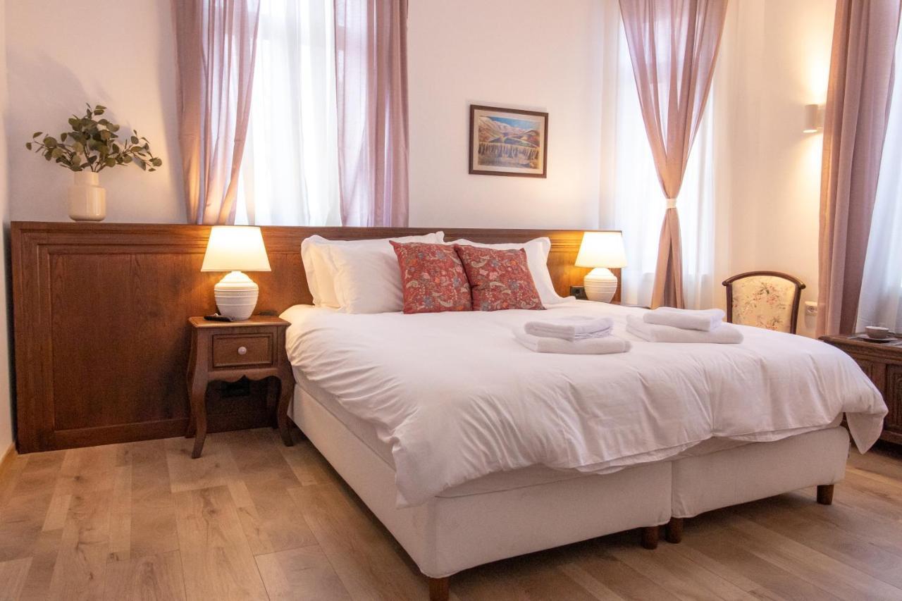 Seven Cafe & Hotel Pogradec Exterior foto