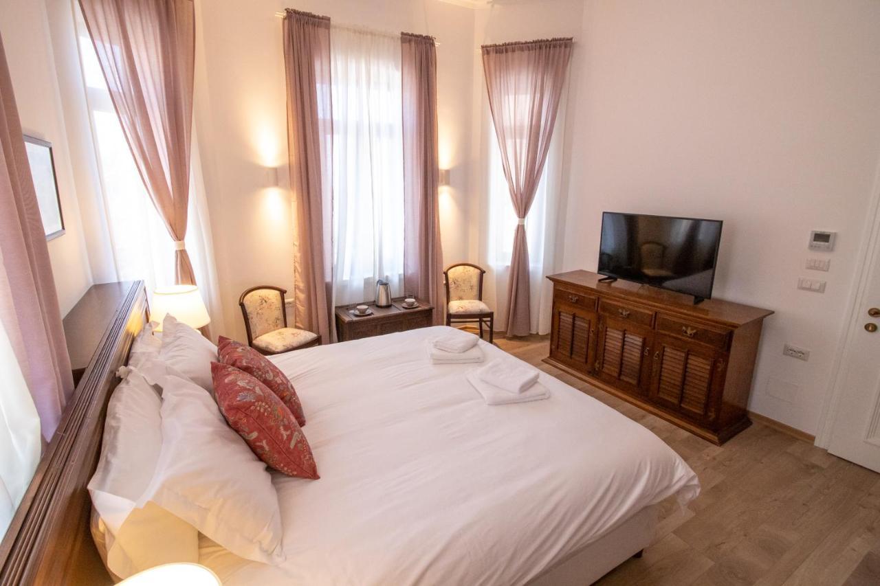 Seven Cafe & Hotel Pogradec Exterior foto