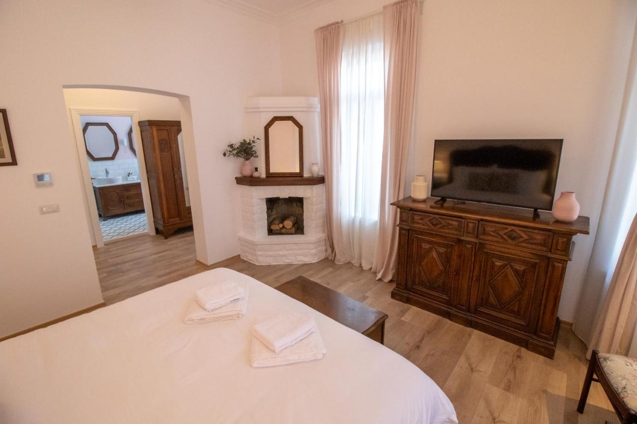 Seven Cafe & Hotel Pogradec Exterior foto